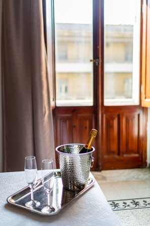 Comfort Double Room, 1 Bedroom, Refrigerator & Microwave, City View | Premium bedding, free minibar, desk, laptop workspace - Marlin Rooms (Cagliari)