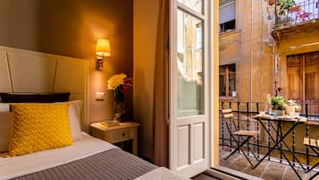 Comfort tweepersoonskamer, 1 slaapkamer, koelkast en magnetron, uitzicht op stad | Uitzicht vanaf balkon