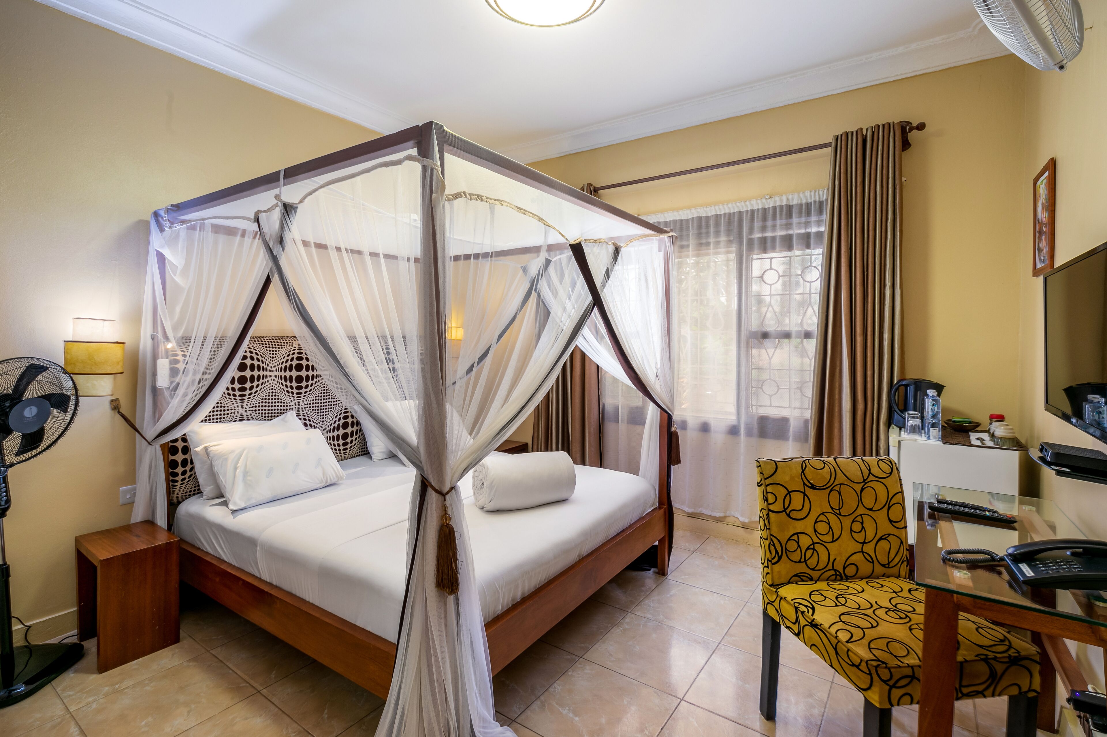 standard double room | desk, free wifi, bed sheets