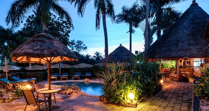2 Friends Beach Hotel