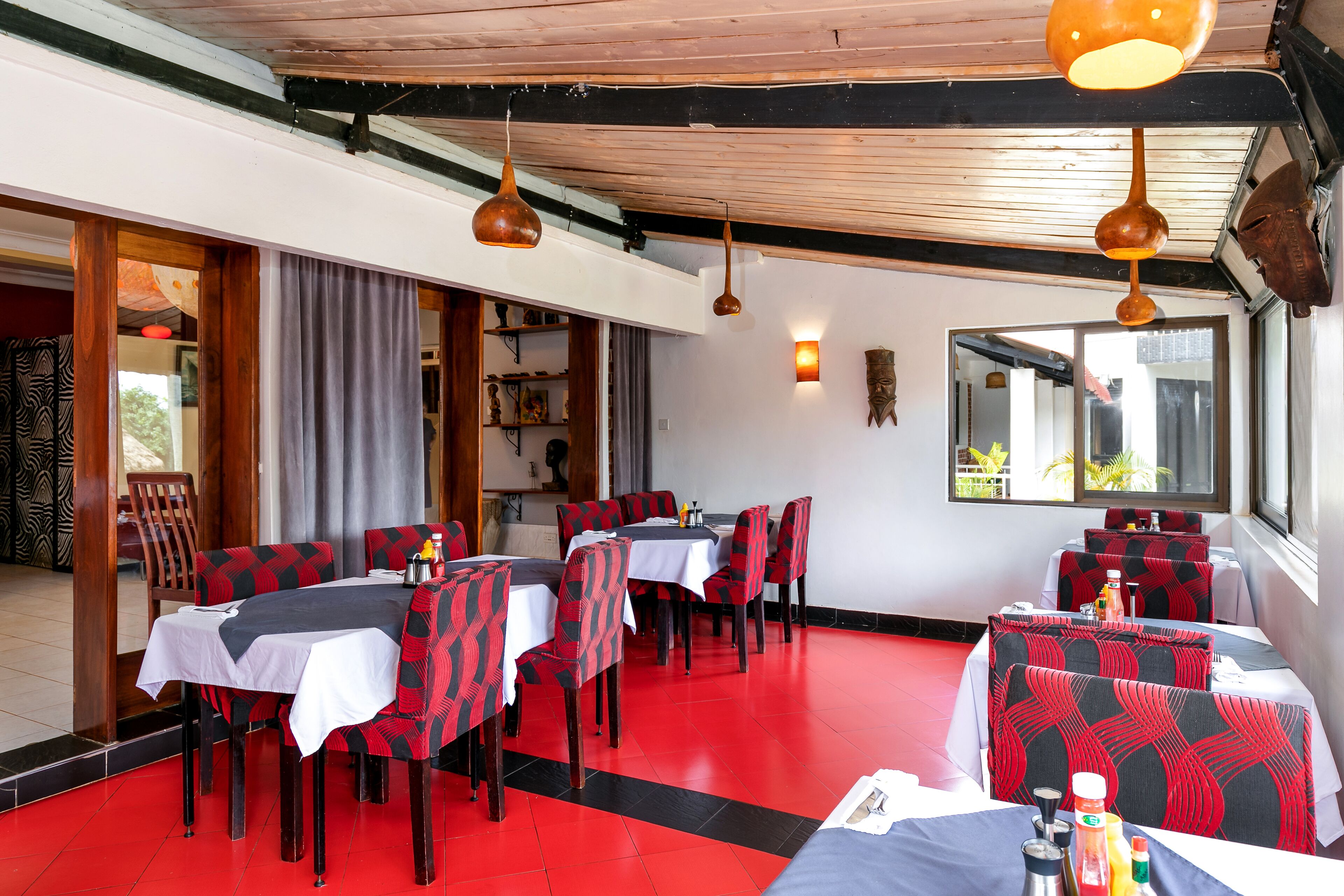 breakfast, lunch, dinner served; international cuisine