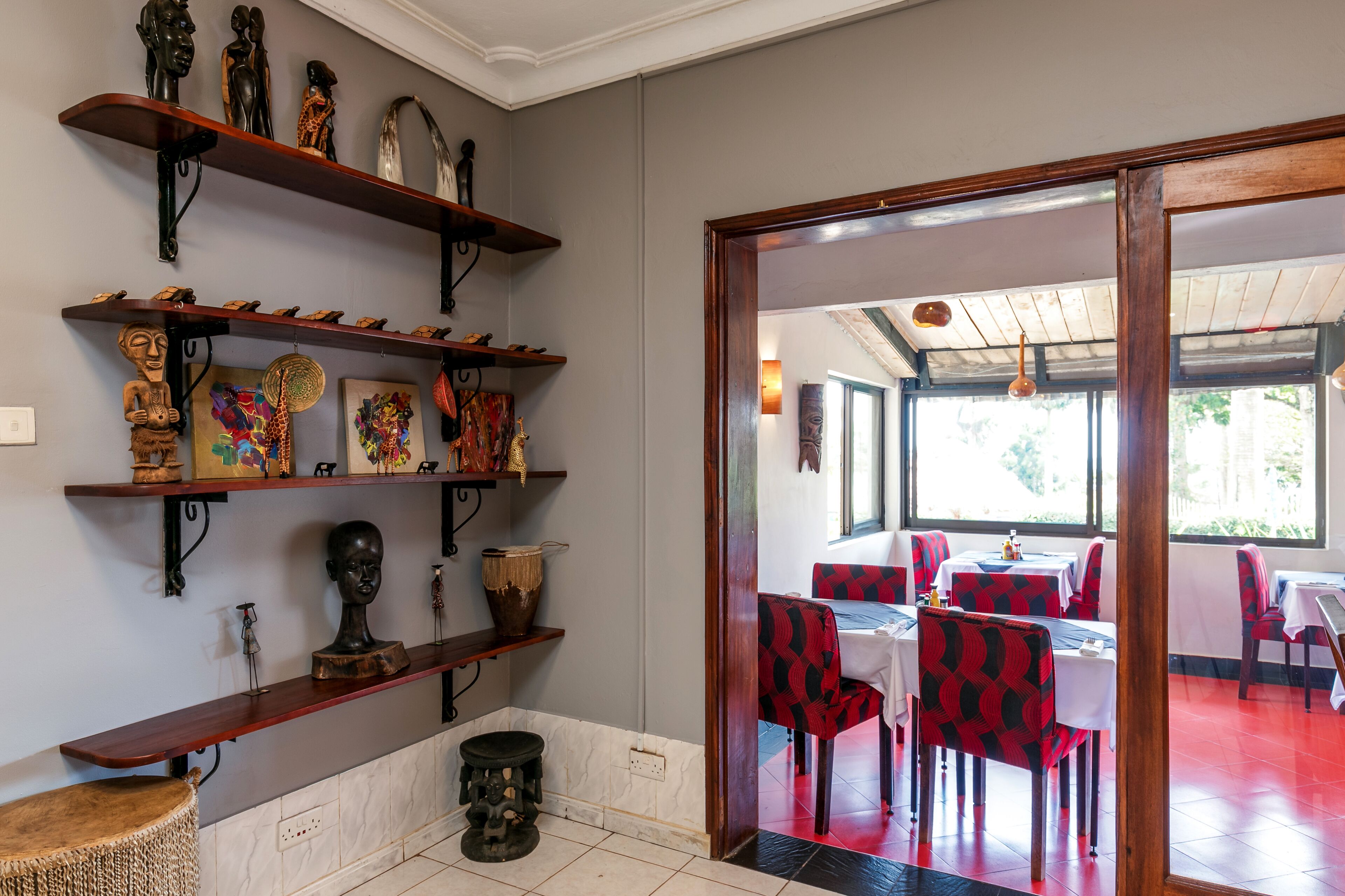 breakfast, lunch, dinner served; international cuisine