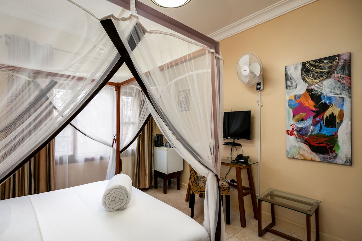 Standard Double Room | Desk, free WiFi, bed sheets