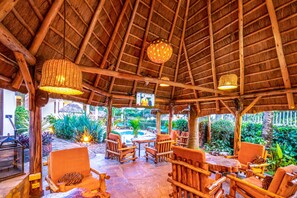 Executive lounge - 2 Friends Beach Hotel (Entebbe)