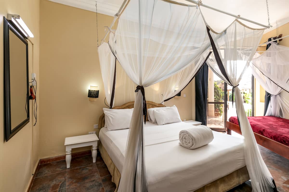 deluxe double or twin room, pool view | desk, free wifi, bed sheets