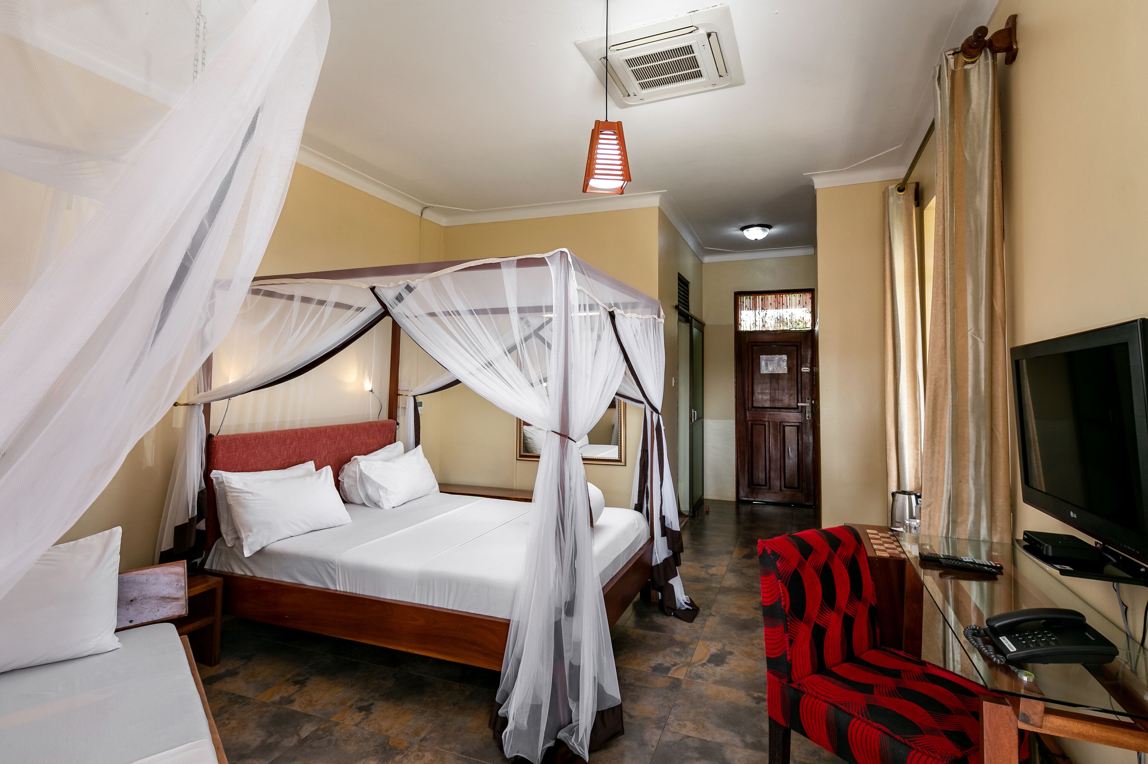 deluxe double room, lake view | desk, free wifi, bed sheets