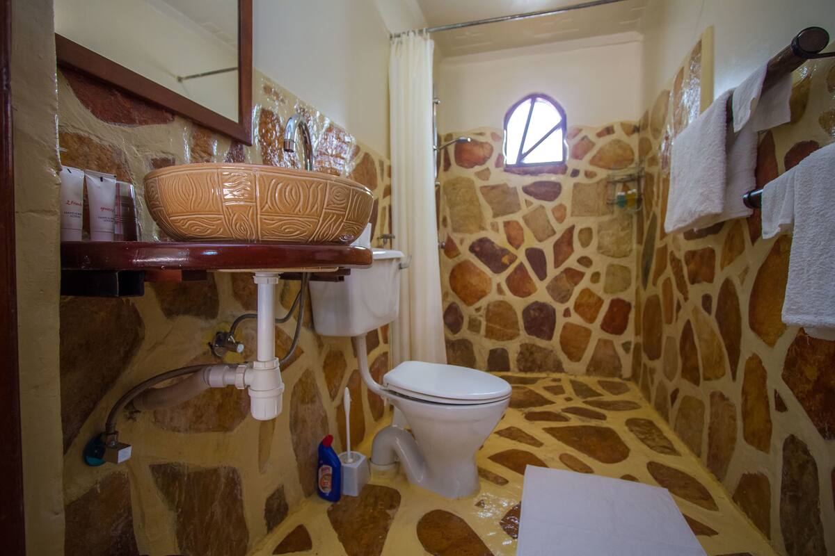 free toiletries, towels