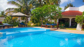 Outdoor pool, pool umbrellas, sun loungers