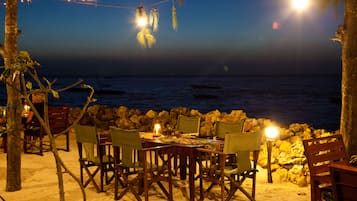 Tempat makan luar
