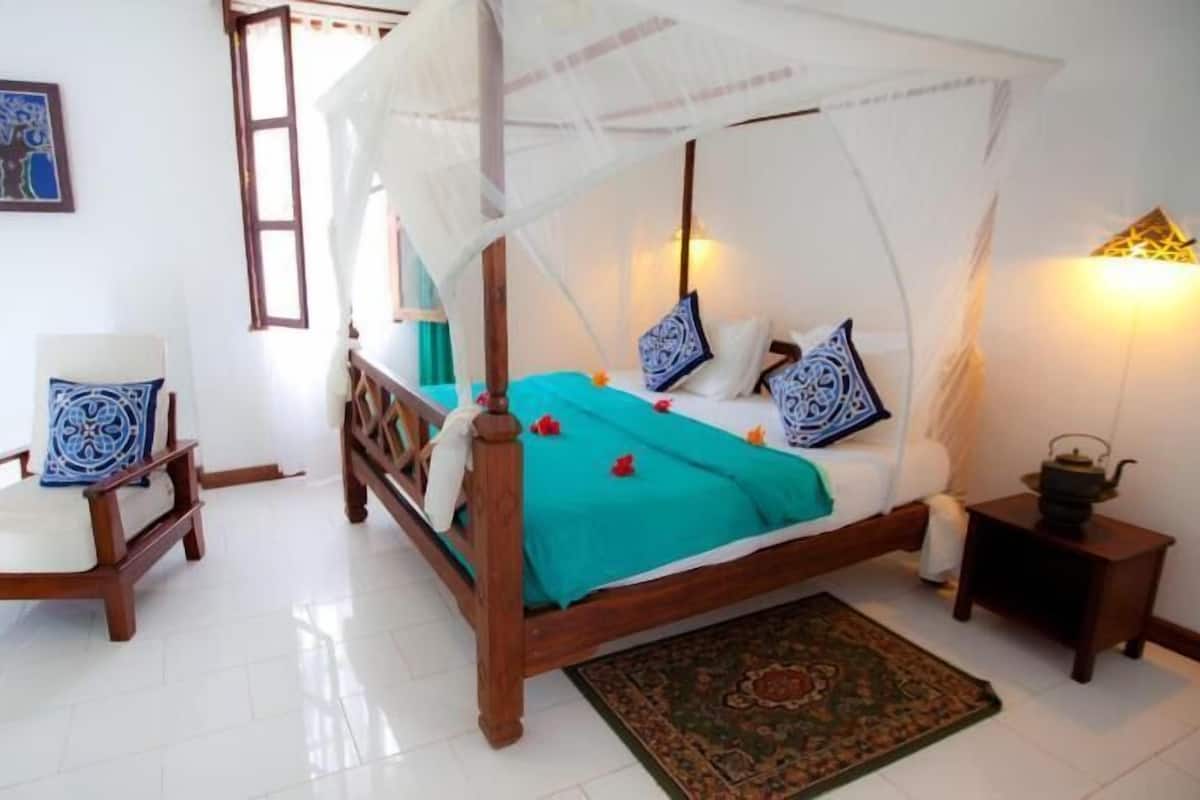 Coffre-fort, bureau, accĂšs au Wi-Fi (inclus), literie fournie