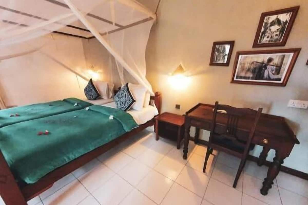 Coffre-fort, bureau, accĂšs au Wi-Fi (inclus), literie fournie