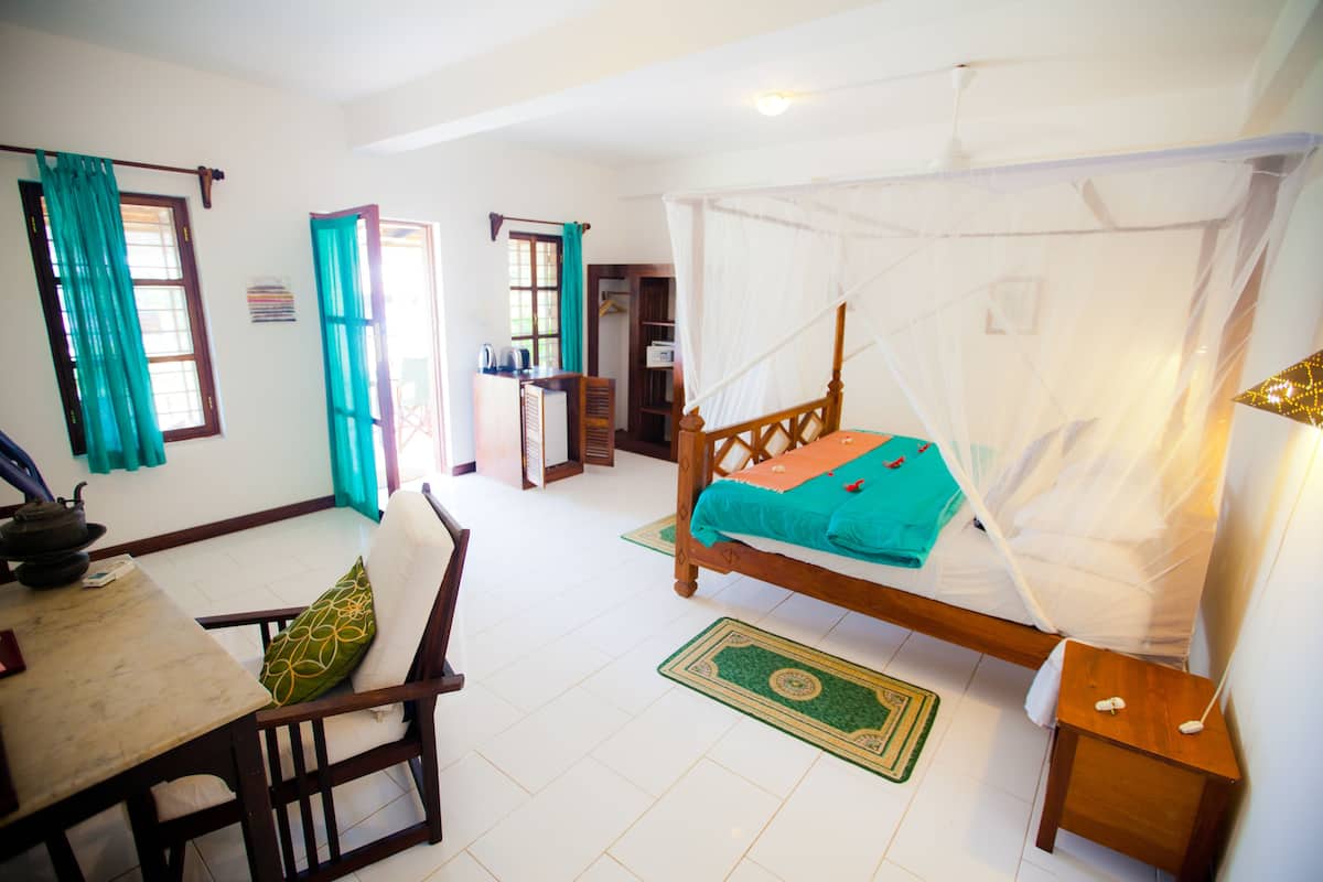 Honeymoon Süit | 1 yatak odası, odada kasa, masa, ücretsiz kablosuz İnternet