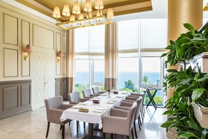 Breakfast, lunch, dinner served; Modern European cuisine 