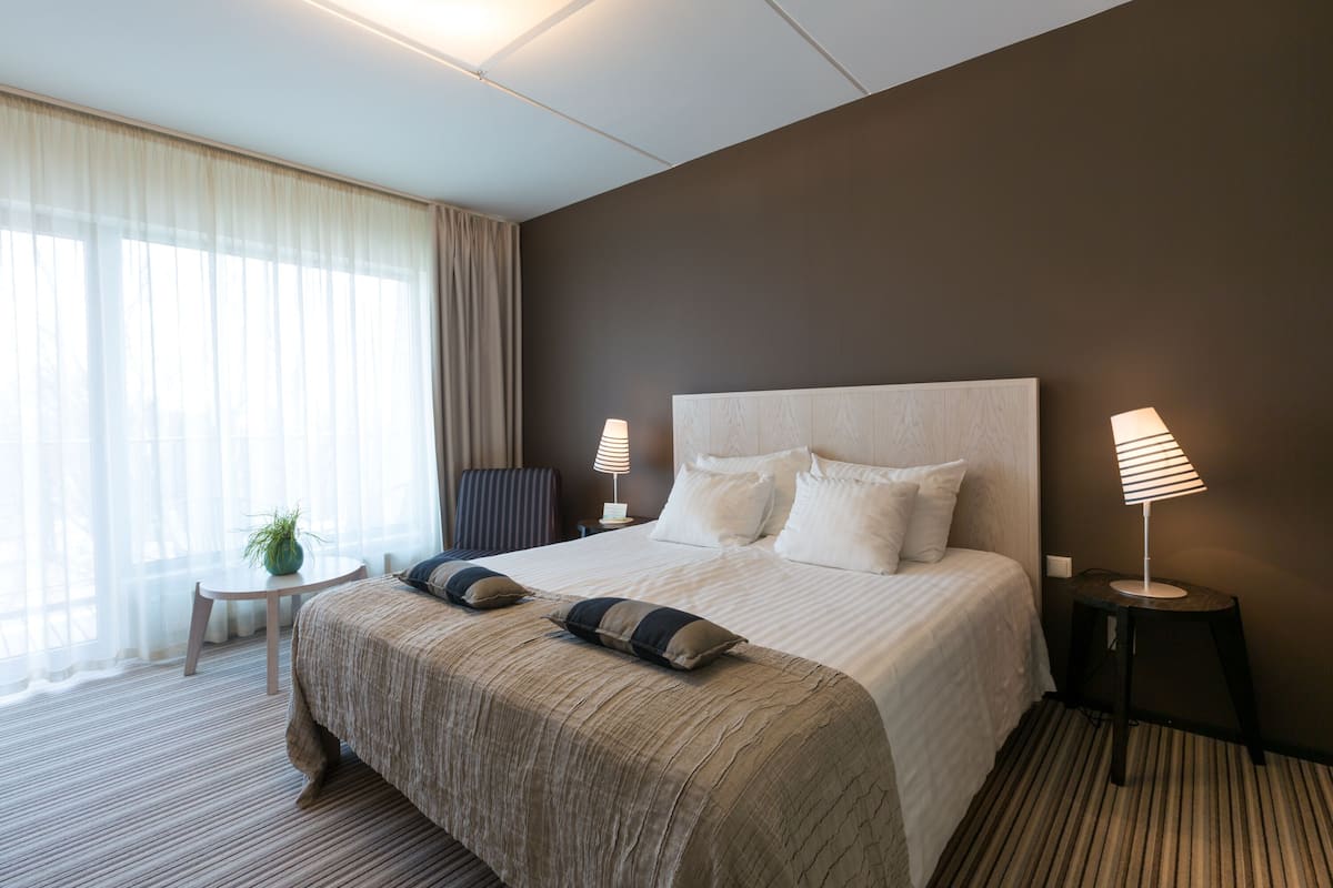 Standard-dobbeltværelse (Spa Access) | Minibar, pengeskab på værelset, skrivebord, mørklægningsgardiner