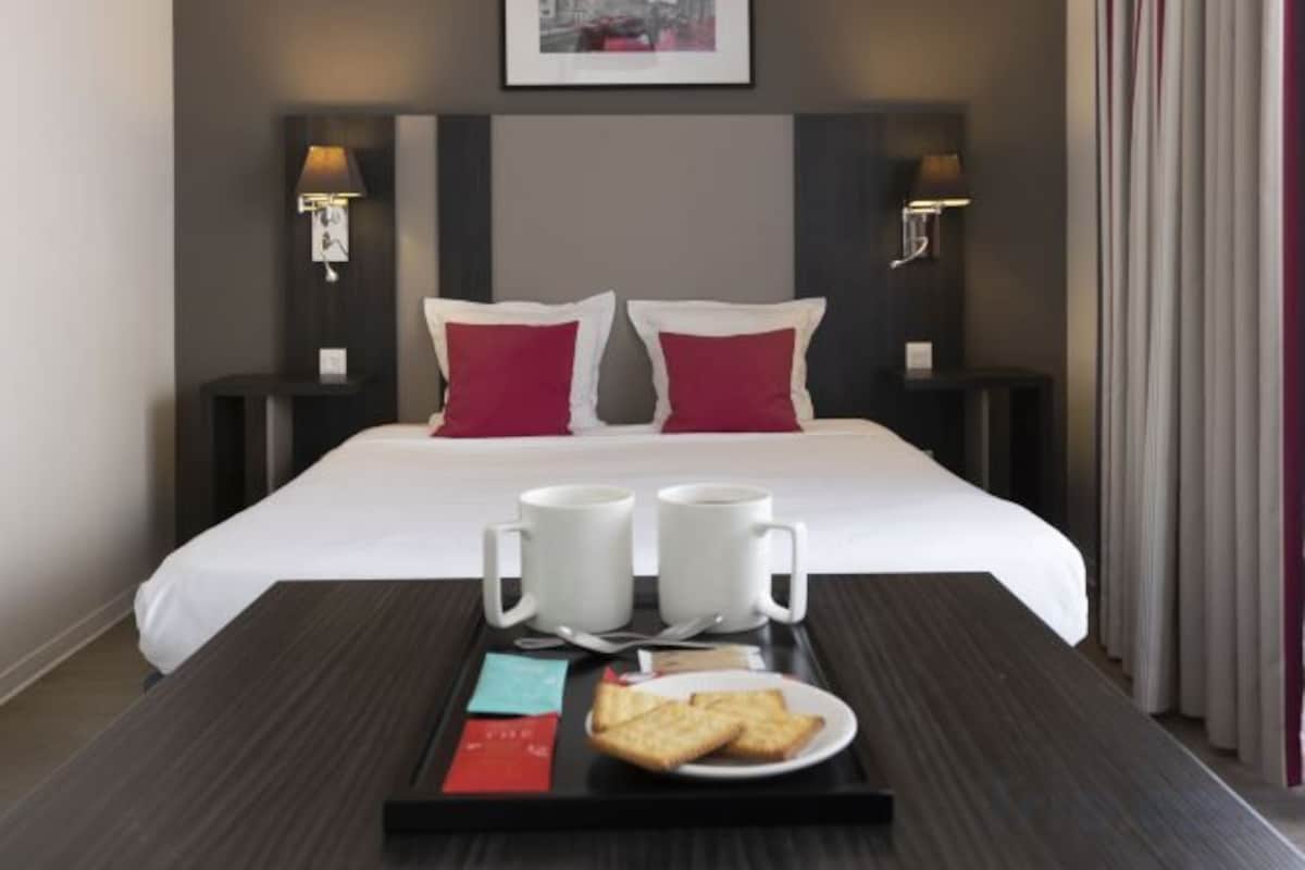 In-room safe, desk, soundproofing, WiFi (free)