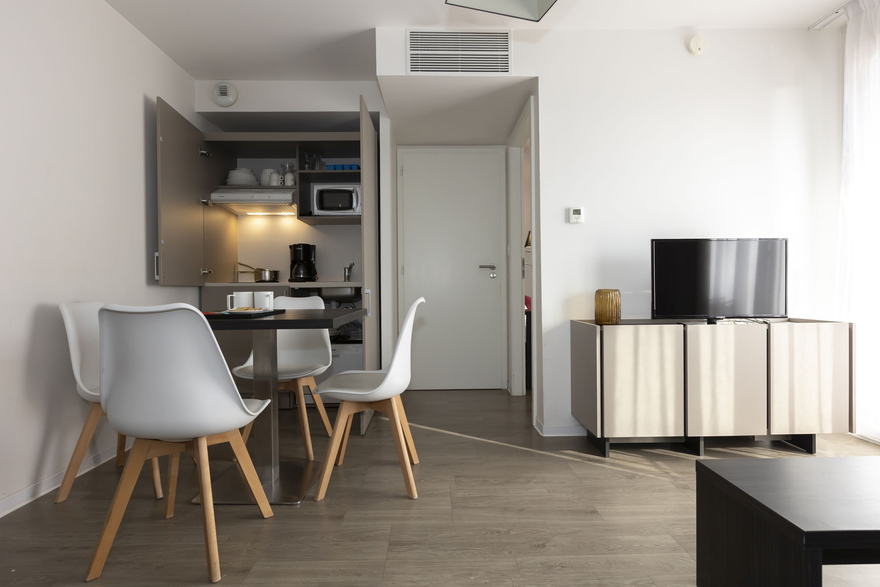 In-room safe, desk, soundproofing, free WiFi