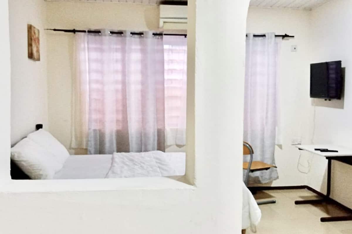 Deluxe Room, 1 Katil Ratu (Queen) | 1 bilik tidur, peralatan tempat tidur premium, gebar bulu kapas 