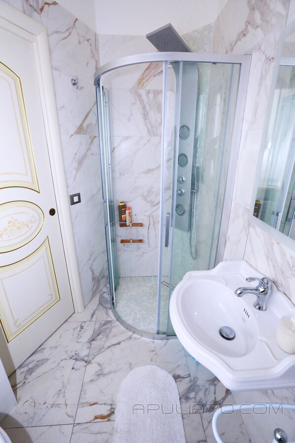 Shower, free toiletries, hair dryer, towels