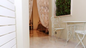 Frette Italian sheets, premium bedding, down comforters, pillowtop beds - Apulia 70 Holidays (Polignano a Mare)