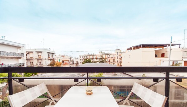 イタリアのフレッテ製シーツ、高級寝具、羽毛の掛け布団、ピロートップベッド