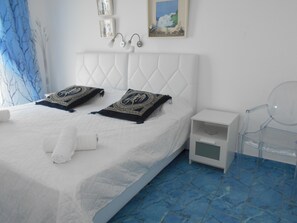 In-room safe, individually decorated, individually furnished, desk - La Veranda of Mykonos (Mykonos)