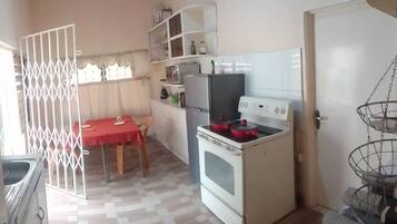 Deluxe Villa, 3 Bedrooms, Kitchen | Private kitchen | Cookware/dishes/utensils