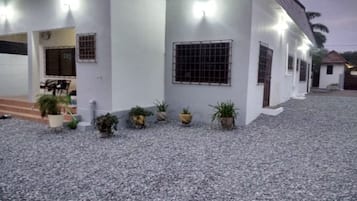 Mặt tiền nơi lưu trú