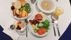 Tägliches Frühstücksbuffet gegen Gebühr