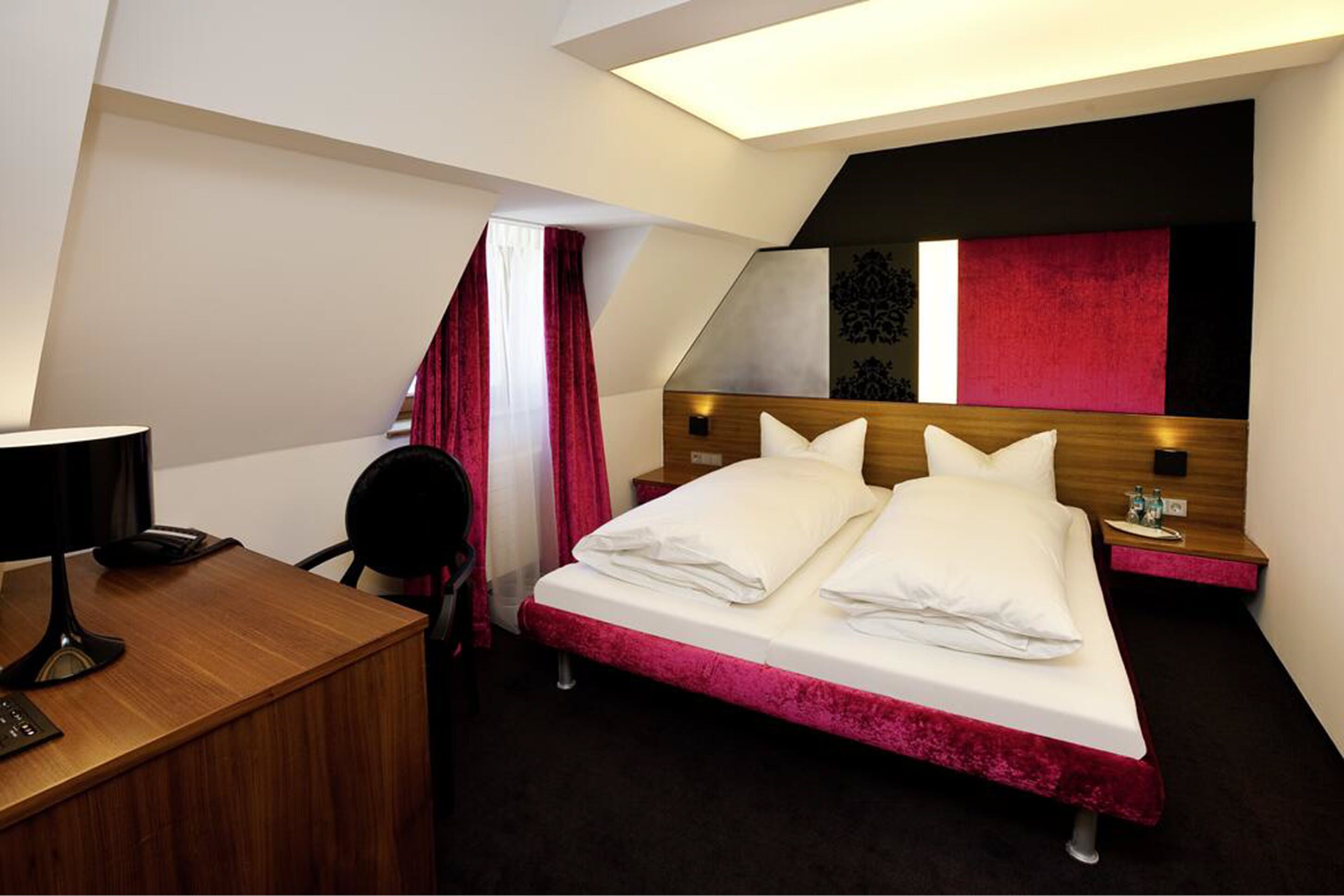 comfort double room, 1 double bed (comfort junior doppelzimmer) | hypo-allergenic bedding, individually decorated, individually furnished