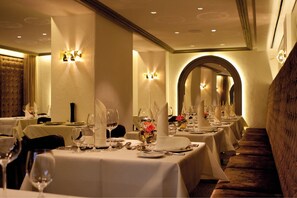 Dinner served - Schloss zu Hopferau (Hopferau)