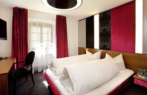 Hypo-allergenic bedding, individually decorated, individually furnished - Schloss zu Hopferau (Hopferau)