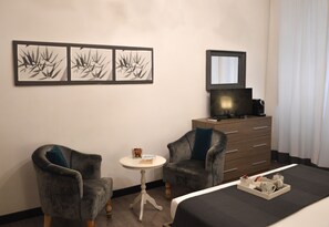 Family Quadruple Room | Premium bedding, minibar, iron/ironing board, free cribs/infant beds - Nobilcasa Suites (Rome)