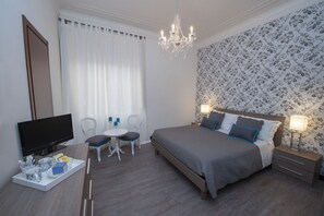 Kamar Double Deluks | Seprai premium, minibar, dan setrika/meja setrika