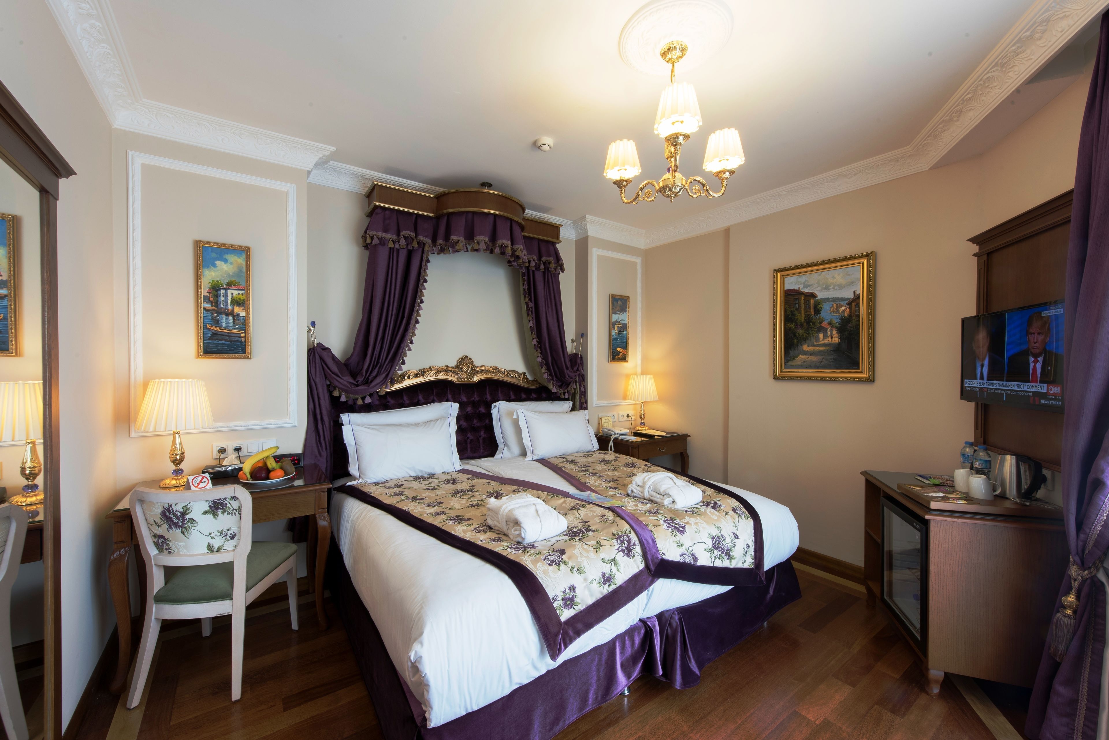Superior Room, Sea View and Bucoleon Palace View | Ropa de cama de alta calidad, camas Select Comfort y minibar 