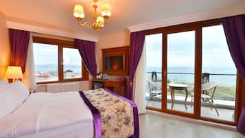 Executive Suite with Balcony, Sea View or Blue Mosque View | Útsýni úr herberginu