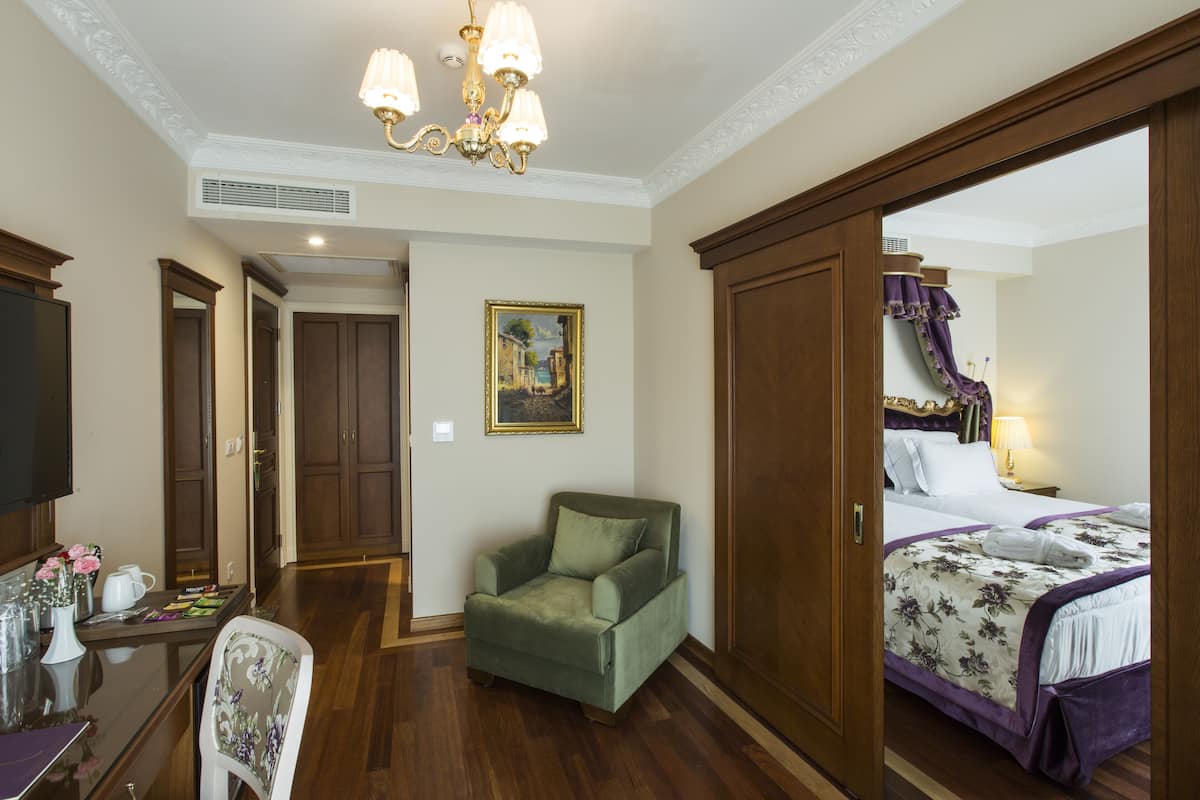 1 bedroom, premium bedding, minibar, in-room safe