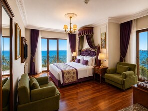 Deluxe Suite, Sea View and Bucoleon Palace View | Roupas de cama premium, camas Select Comfort, frigobar