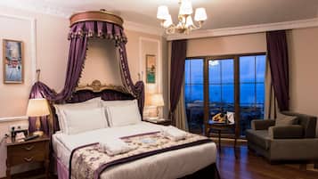 Deluxe Suite, Sea View and Bucoleon Palace View | Premium bedding, minibar, in-room safe, desk