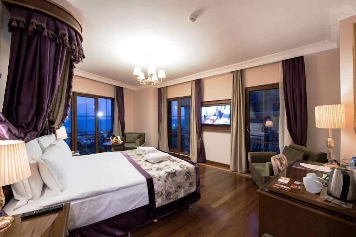 Premium bedding, Select Comfort beds, minibar, in-room safe