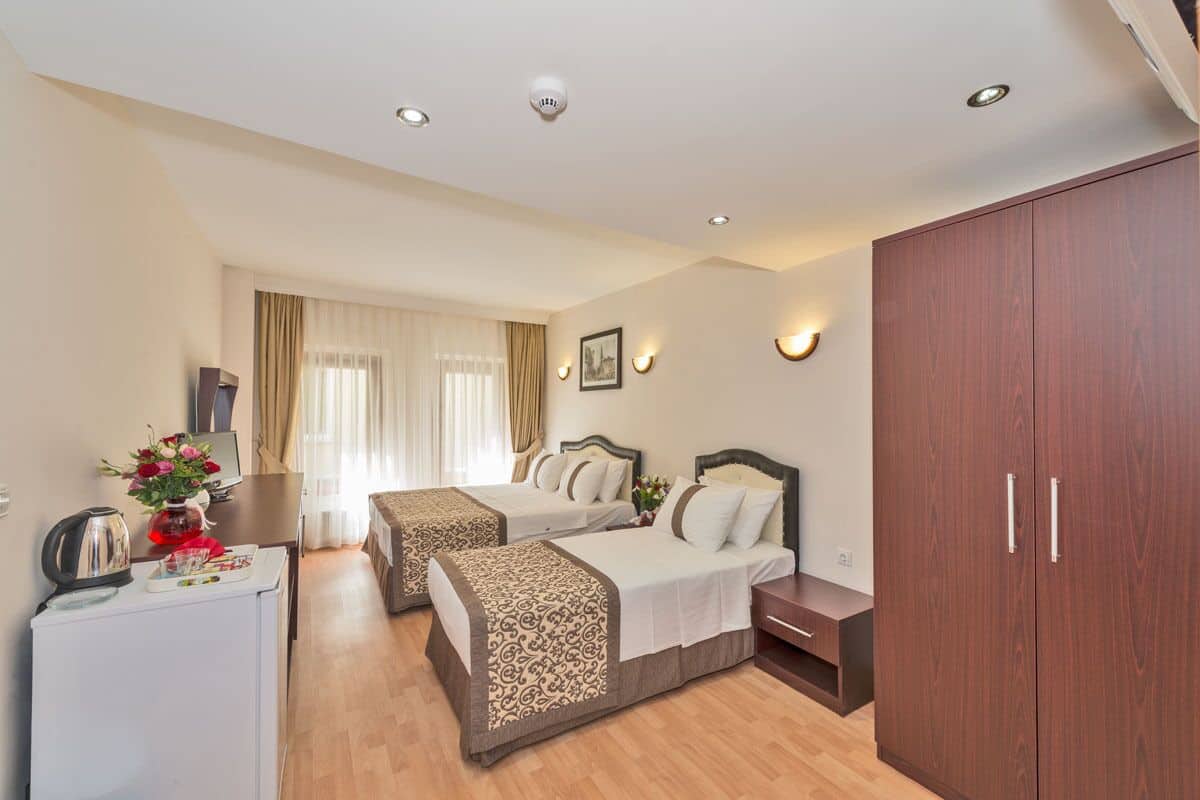 Premium bedding, in-room safe, soundproofing, free WiFi