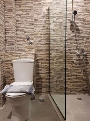 Shower, hair dryer, towels - Cleopatra Apartments (Hersonissos)