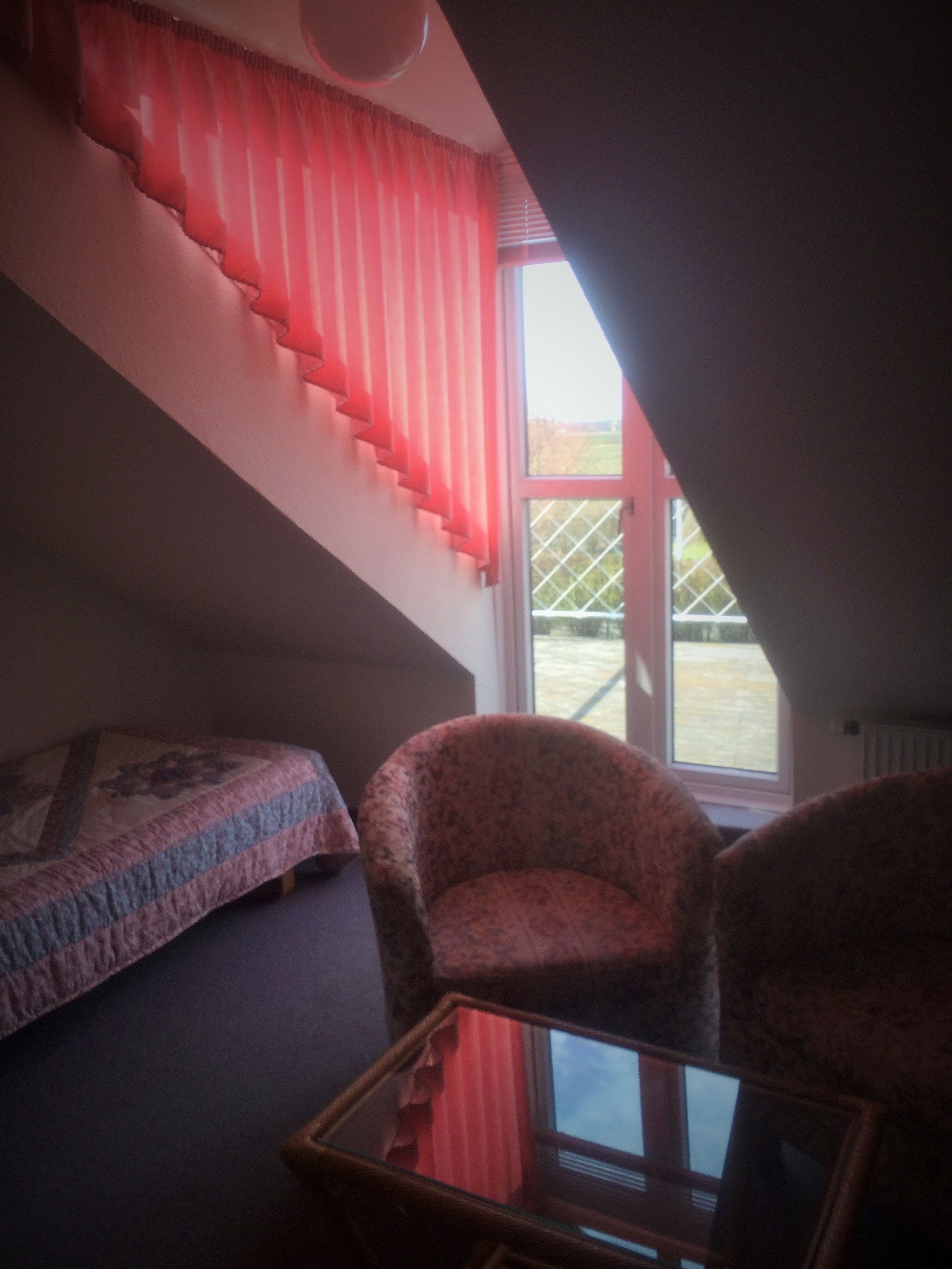 Kahden hengen huone, oma kylpyhuone | Yksilöllisesti sisustettu, yksilöllisesti kalustettu