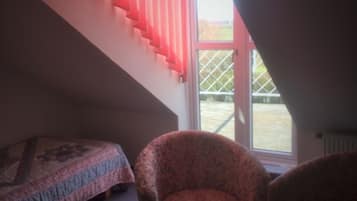 Kahden hengen huone, oma kylpyhuone | Yksilöllisesti sisustettu, yksilöllisesti kalustettu