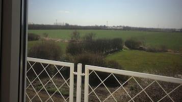 Perhehuone, oma kylpyhuone | Yksilöllisesti sisustettu, yksilöllisesti kalustettu