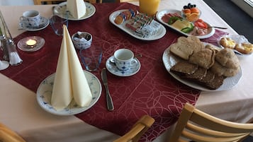 Lokale morgenmadsretter hver dag (85 DKK pr. person)