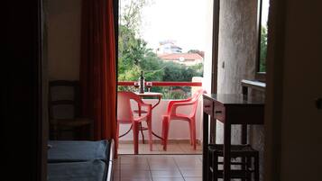 Iron/ironing board, cribs/infant beds, free WiFi, bed sheets