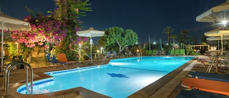 Seasonal outdoor pool, pool umbrellas