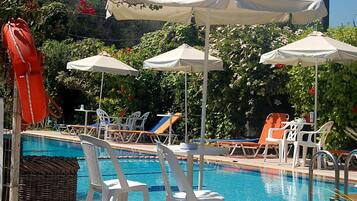 Seasonal outdoor pool, pool umbrellas