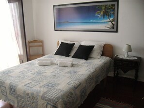 Individually decorated, individually furnished, free WiFi, bed sheets - Ocean View Lagos (Lagos)