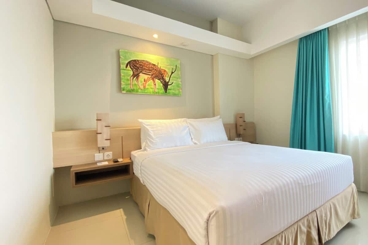 In-room safe, desk, iron/ironing board (on request), WiFi (free)
